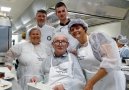 Une équipe au comlet autour du chef Fabrice Dubos