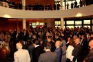 Des élèves se sont installés au balcon du hall d'honneur
