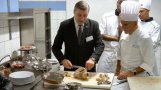 Éric Rousseau (Relais Bernard-Loiseau) et Gérard Cagna, cuisinier, (...)